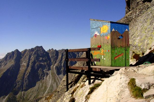 Outhouse_in_the_mountains.jpg